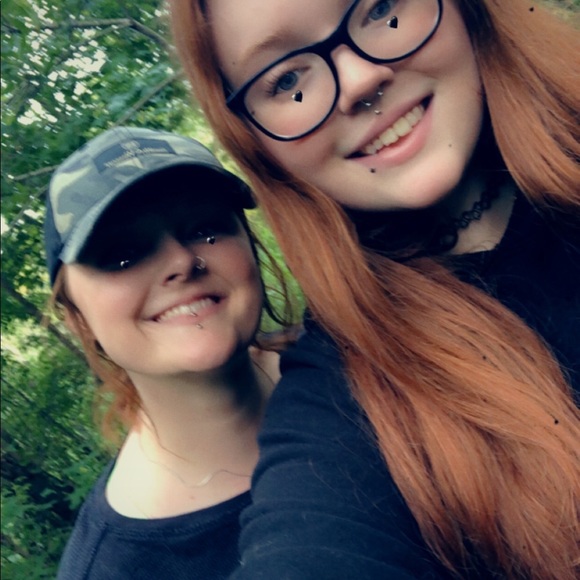 Meet your Posher, Sarah - Picture 2 of 4